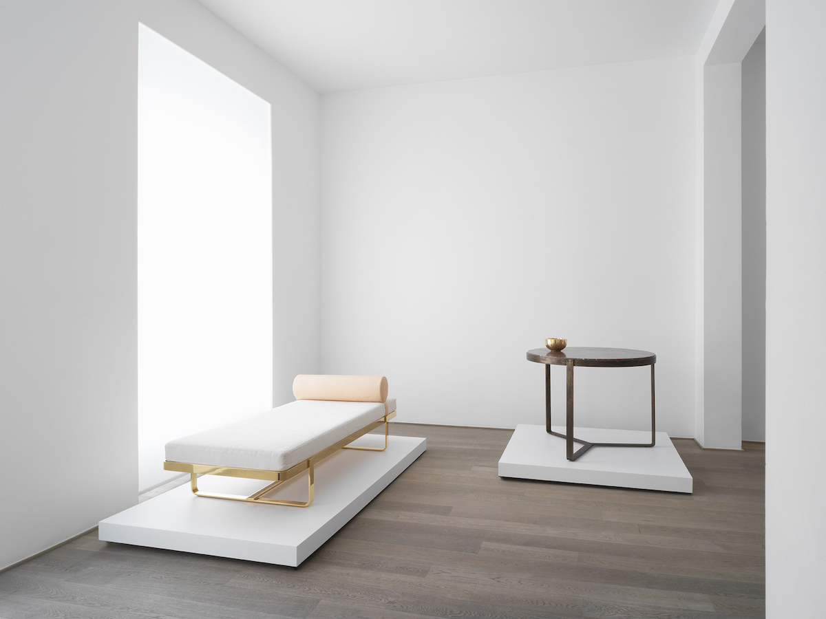 H Bed (Daybed), Spectable (Table)