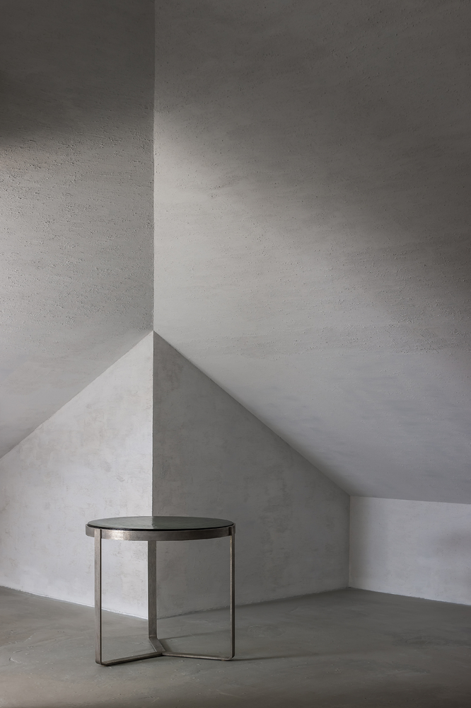 Spectable Silver (table), 2022